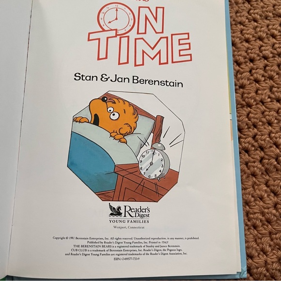 Berenstein Bears Book Bundle 3 Books with Vintage Mama Bear Figurine - Picture 4 of 13